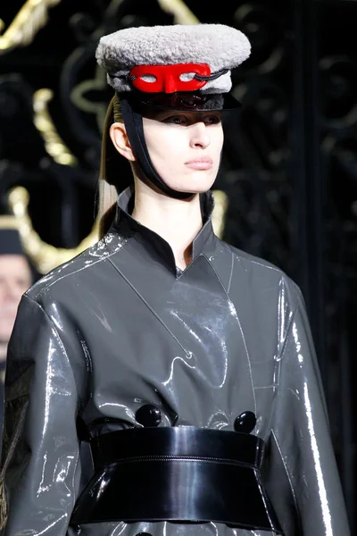 Look 18